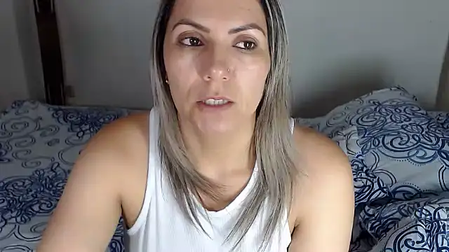 Snapshot of Chantal_hott chatting on April 19, 9:39 pm Chantal hott online show from April 19, 9:39 pm
