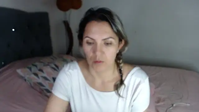 Snapshot of Chantal_hott chatting on April 28, 2:27 am Chantal hott online show from April 28, 2:27 am