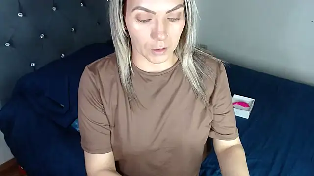 Snapshot of Chantal_hott chatting on May 3, 10:05 pm Chantal hott online show from May 3, 10:05 pm