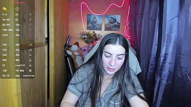 Fiery Brunette  online show from December 8, 3:02 pm