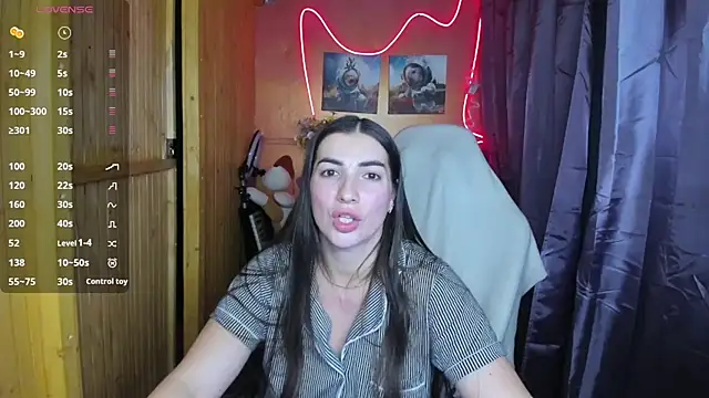 Fiery Brunette  online show from December 8, 6:06 pm