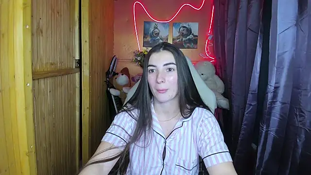 Fiery Brunette  online show from December 9, 9:17 am