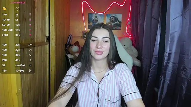 Fiery Brunette  online show from December 10, 4:13 am