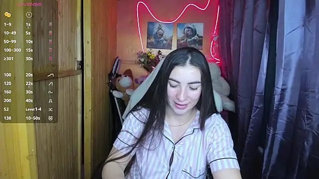 Fiery Brunette  online show from December 10, 10:17 am