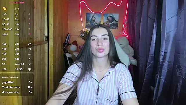 Fiery Brunette  online show from December 10, 4:27 pm