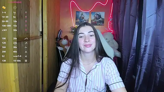 Fiery Brunette  online show from December 14, 4:23 am
