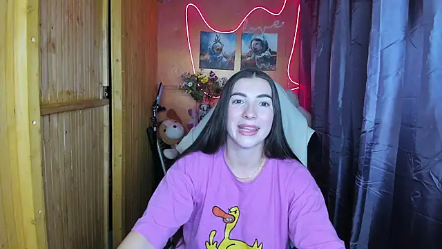 Fiery Brunette  online show from December 18, 12:51 pm