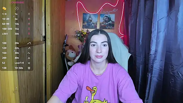 Fiery Brunette  online show from December 21, 5:58 am