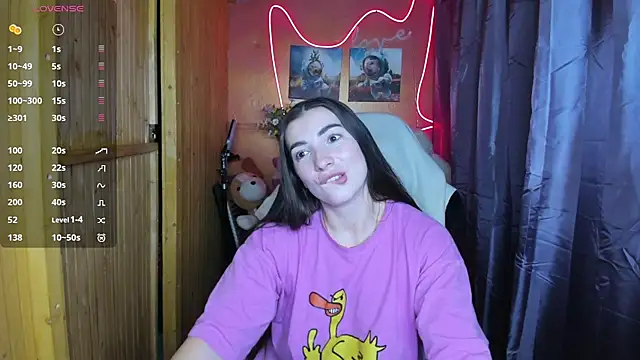 Fiery Brunette  online show from December 22, 4:39 am