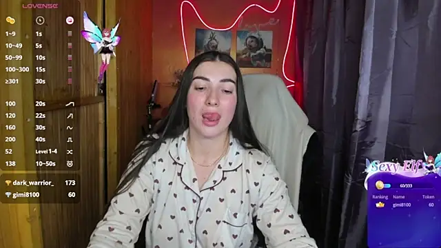Fiery Brunette  online show from December 28, 2:53 pm