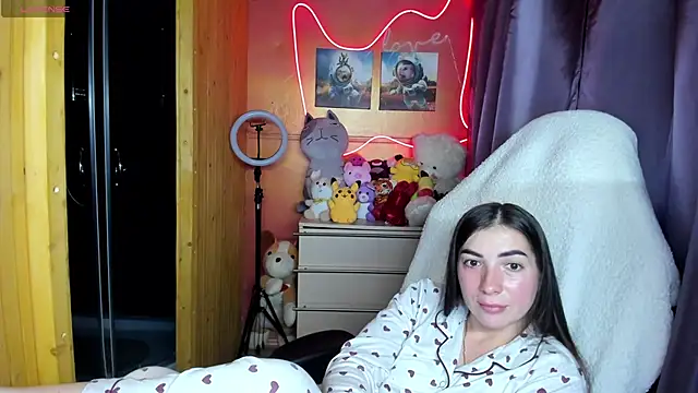 Fiery Brunette  online show from September 24, 10:18 am