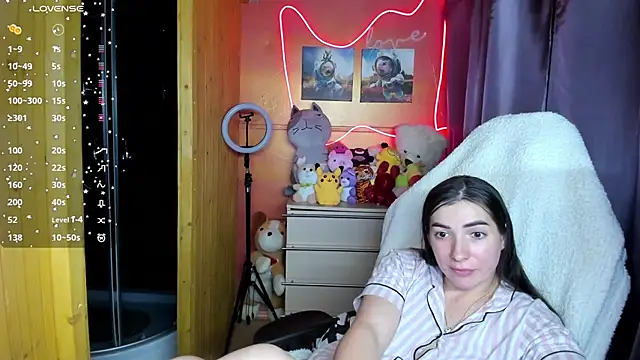 Fiery Brunette  online show from October 7, 3:31 pm