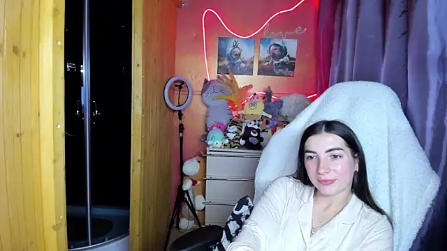Fiery Brunette  online show from April 27, 6:55 am