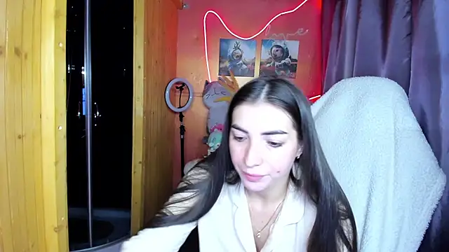 Fiery Brunette  online show from April 28, 7:13 am