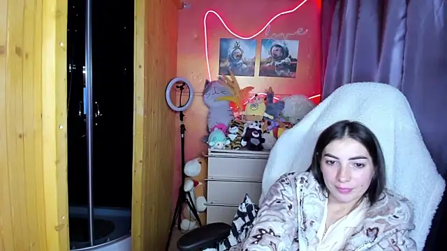 Fiery Brunette  online show from April 29, 1:26 pm