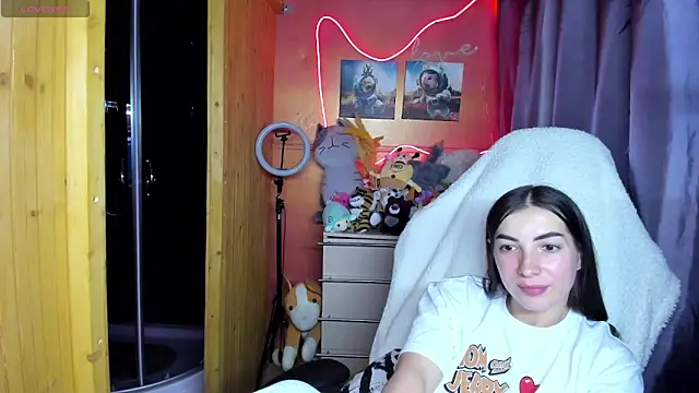 Fiery Brunette  online show from May 19, 10:43 am