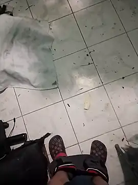 Snapshot of MauBisexualErotik chatting on February 5, 7:13 am MauBisexualErotik online show from February 5, 7:13 am