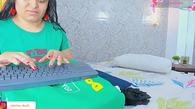 sabrina shark  online show from December 5, 2:42 am