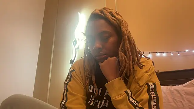 Snapshot of ChocolateCakeQueen chatting on January 6, 8:03 am ChocolateCakeQueen online show from January 6, 8:03 am