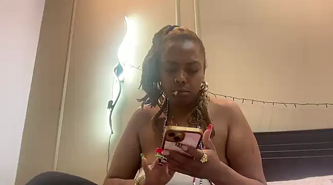 Snapshot of ChocolateCakeQueen chatting on January 7, 12:24 am ChocolateCakeQueen online show from January 7, 12:24 am