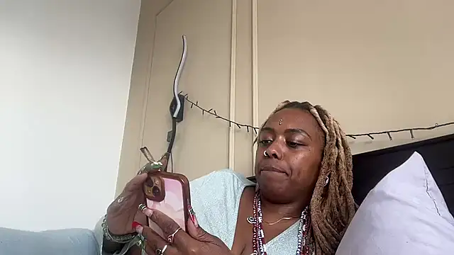 Snapshot of ChocolateCakeQueen chatting on January 16, 8:36 pm ChocolateCakeQueen online show from January 16, 8:36 pm