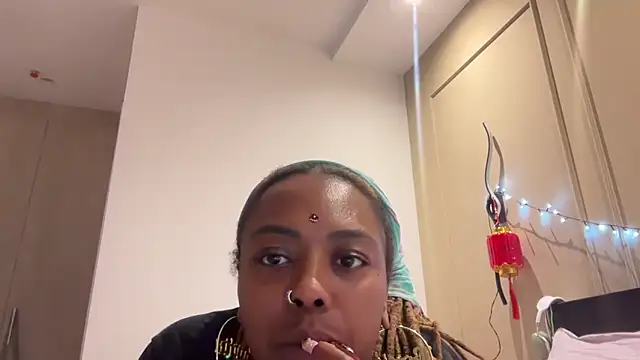 Snapshot of ChocolateCakeQueen chatting on February 9, 12:49 am ChocolateCakeQueen online show from February 9, 12:49 am