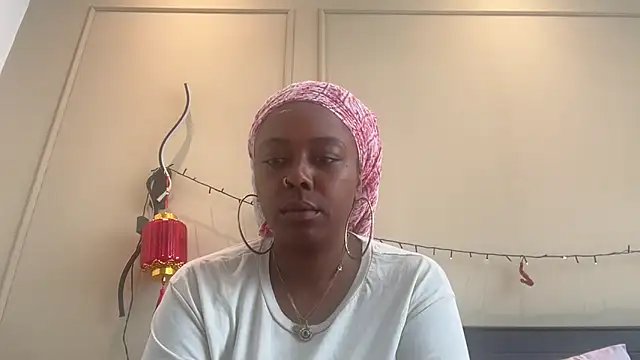 Snapshot of ChocolateCakeQueen chatting on February 27, 6:42 pm ChocolateCakeQueen online show from February 27, 6:42 pm