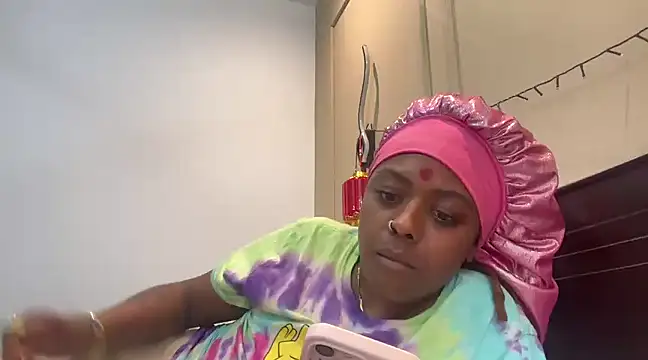 Snapshot of ChocolateCakeQueen chatting on February 28, 9:33 pm ChocolateCakeQueen online show from February 28, 9:33 pm