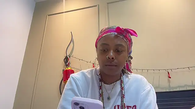 Snapshot of ChocolateCakeQueen chatting on March 2, 11:42 pm ChocolateCakeQueen online show from March 2, 11:42 pm