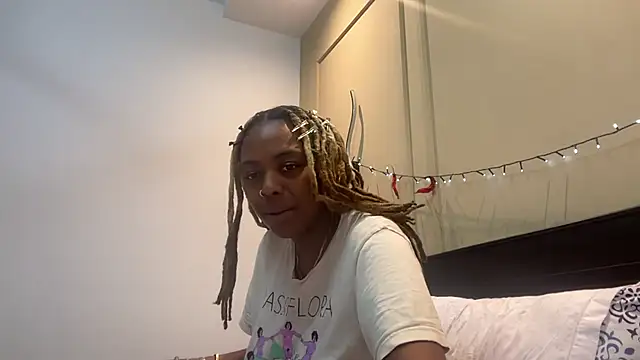 Snapshot of ChocolateCakeQueen chatting on March 16, 4:09 am ChocolateCakeQueen online show from March 16, 4:09 am