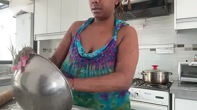 Snapshot of ChocolateCakeQueen chatting on September 15, 7:14 pm ChocolateCakeQueen online show from September 15, 7:14 pm