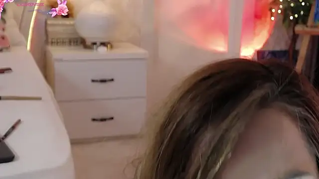 Snapshot of IreneHope chatting on February 13, 10:00 am IreneHope online show from February 13, 10:00 am