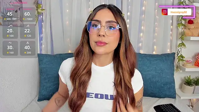 Snapshot of HazzelGray chatting on February 5, 1:27 pm HazzelGray online show from February 5, 1:27 pm