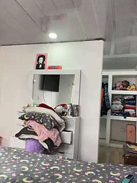 Snapshot of hannahb-e chatting on September 22, 5:26 pm hannahb-e online show from September 22, 5:26 pm