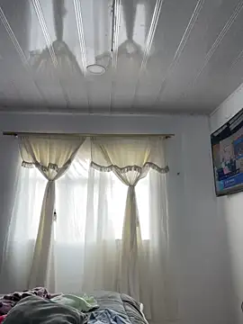 Snapshot of hannahb-e chatting on October 1, 2:45 pm hannahb-e online show from October 1, 2:45 pm