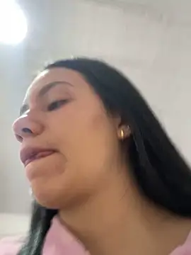 Snapshot of hannahb-e chatting on October 3, 3:20 pm hannahb-e online show from October 3, 3:20 pm