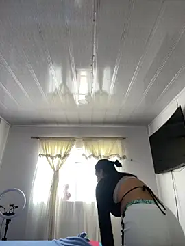 Snapshot of hannahb-e chatting on October 24, 7:54 pm hannahb-e online show from October 24, 7:54 pm