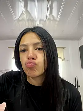 Snapshot of hannahb-e chatting on October 30, 8:20 pm hannahb-e online show from October 30, 8:20 pm