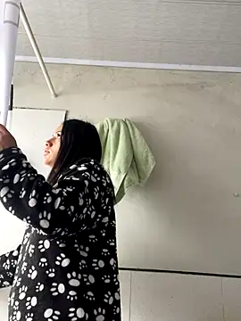 Snapshot of hannahb-e chatting on November 1, 2:41 pm hannahb-e online show from November 1, 2:41 pm