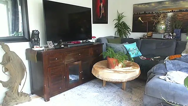 Snapshot of CeceilaMoon chatting on November 17, 7:52 pm CeceilaMoon online show from November 17, 7:52 pm