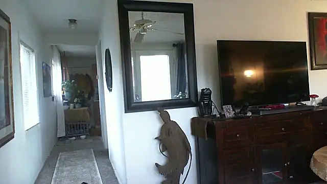 Snapshot of CeceilaMoon chatting on November 19, 2:28 pm CeceilaMoon online show from November 19, 2:28 pm