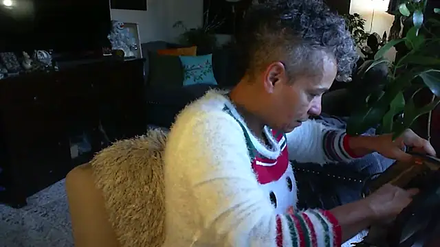 Snapshot of CeceilaMoon chatting on December 22, 3:09 pm CeceilaMoon online show from December 22, 3:09 pm