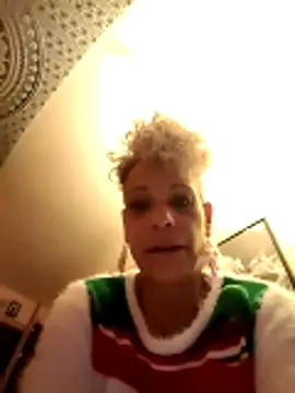 Snapshot of CeceilaMoon chatting on December 23, 3:37 am CeceilaMoon online show from December 23, 3:37 am