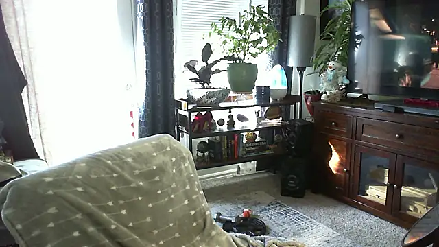 Snapshot of CeceilaMoon chatting on January 7, 5:48 pm CeceilaMoon online show from January 7, 5:48 pm