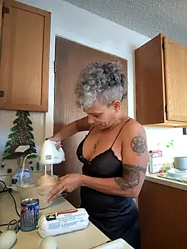 Snapshot of CeceilaMoon chatting on January 10, 4:53 pm CeceilaMoon online show from January 10, 4:53 pm