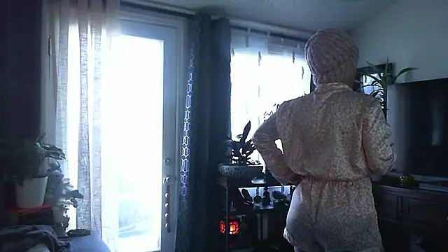 Snapshot of CeceilaMoon chatting on January 12, 4:01 pm CeceilaMoon online show from January 12, 4:01 pm