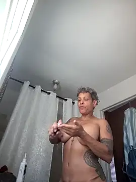 CeceilaMoon online show from April 15, 7:10 pm