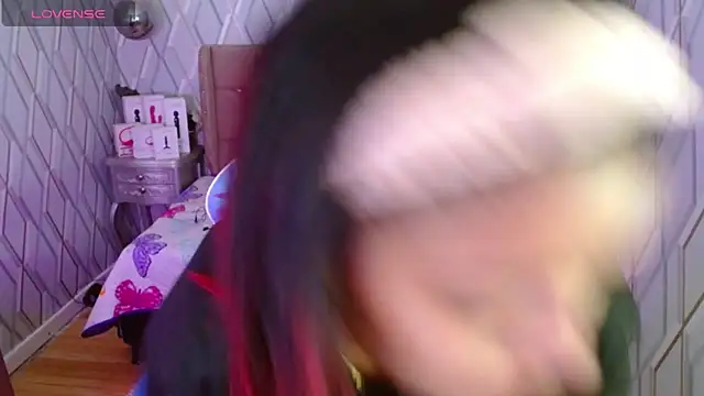 NicolleTaylor online show from February 13, 2:45 am