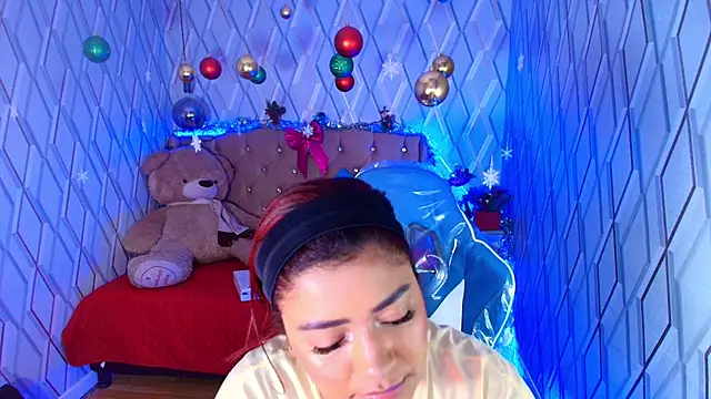 NicolleTaylor online show from December 14, 3:56 am