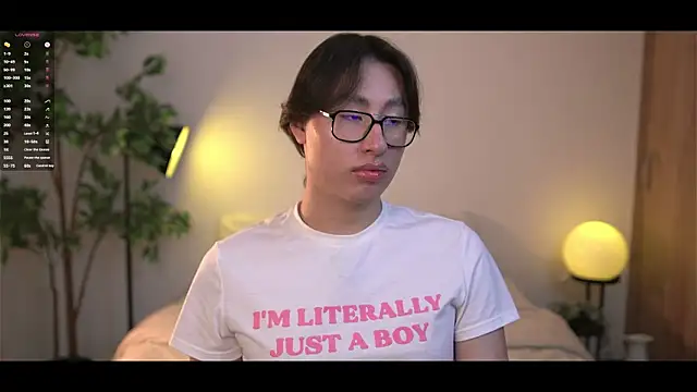 Snapshot of SrLuis18 chatting on January 10, 2:46 am SrLuis18 online show from January 10, 2:46 am